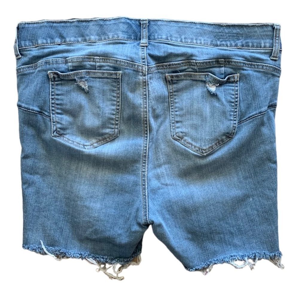 Torrid Distressed Bombshell Skinny Denim Shorts Size 16R - Picture 2 of 15